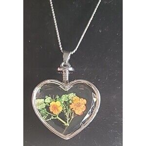 New Heart-Shape Dried Flower Crystal Glass Pendant Necklace Silvertone